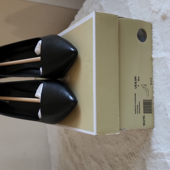 NWT - Michael Kors Dorothy Flex Pump - Picture 2 of 8